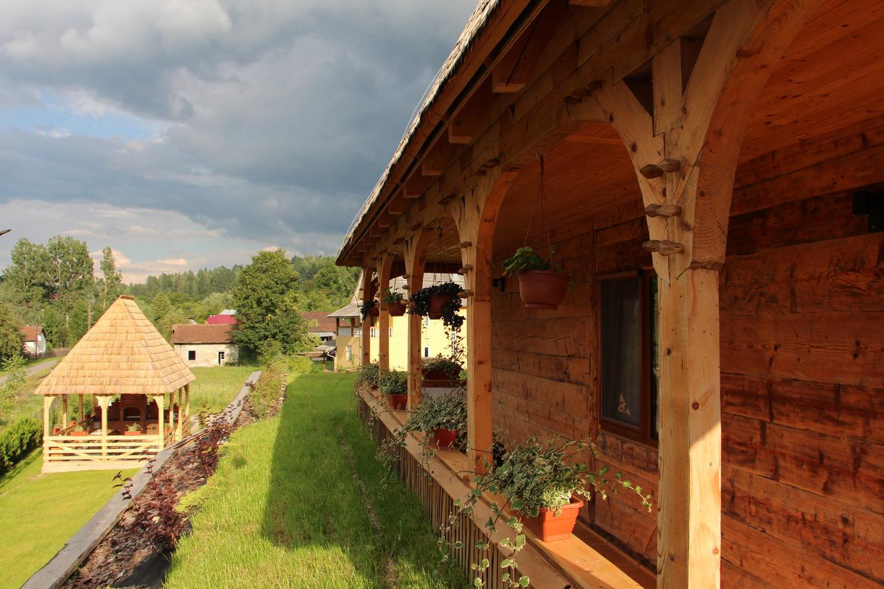 Casa Ralucai Hotell Moisei Exteriör bild
